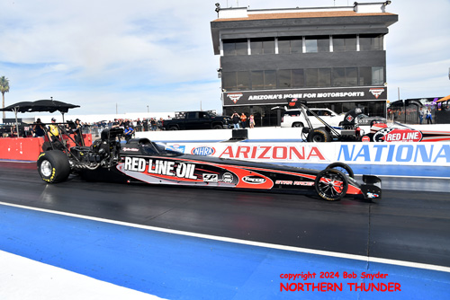Taylor Vetter (near lane) vs 
Eric Chesleigh (far lane)
